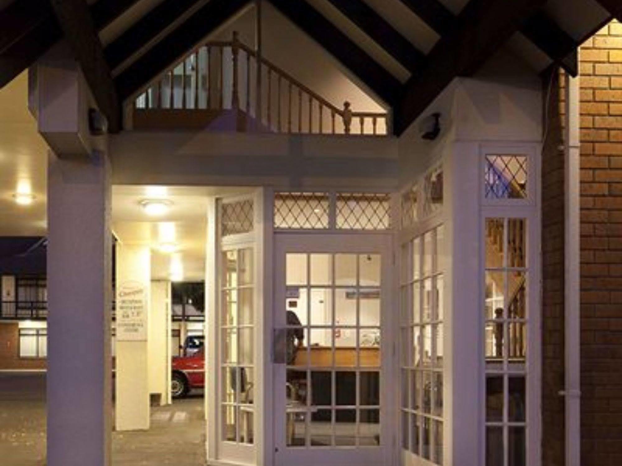 Champers Motor Inn Lower Hutt Dış mekan fotoğraf