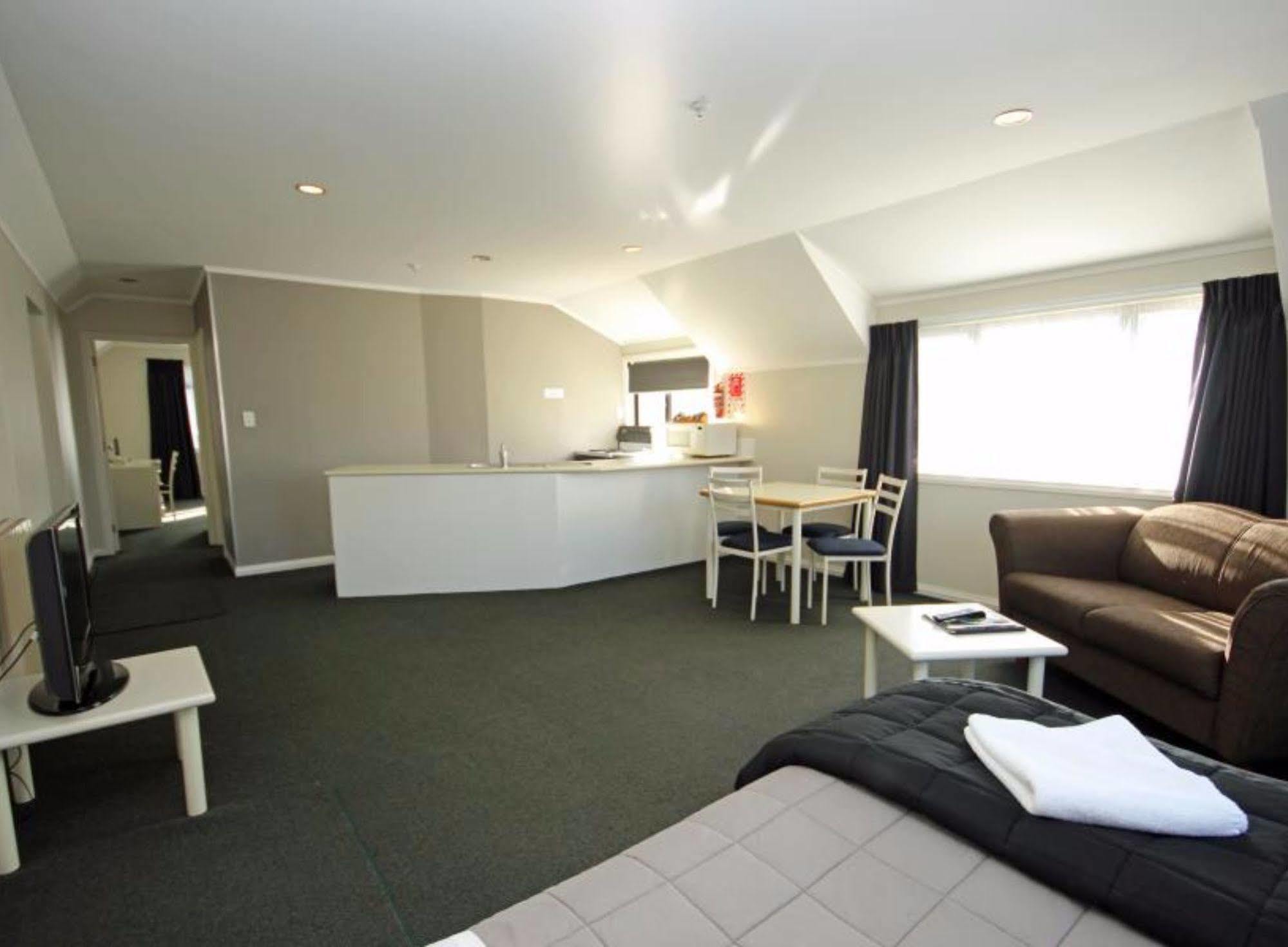 Champers Motor Inn Lower Hutt Dış mekan fotoğraf