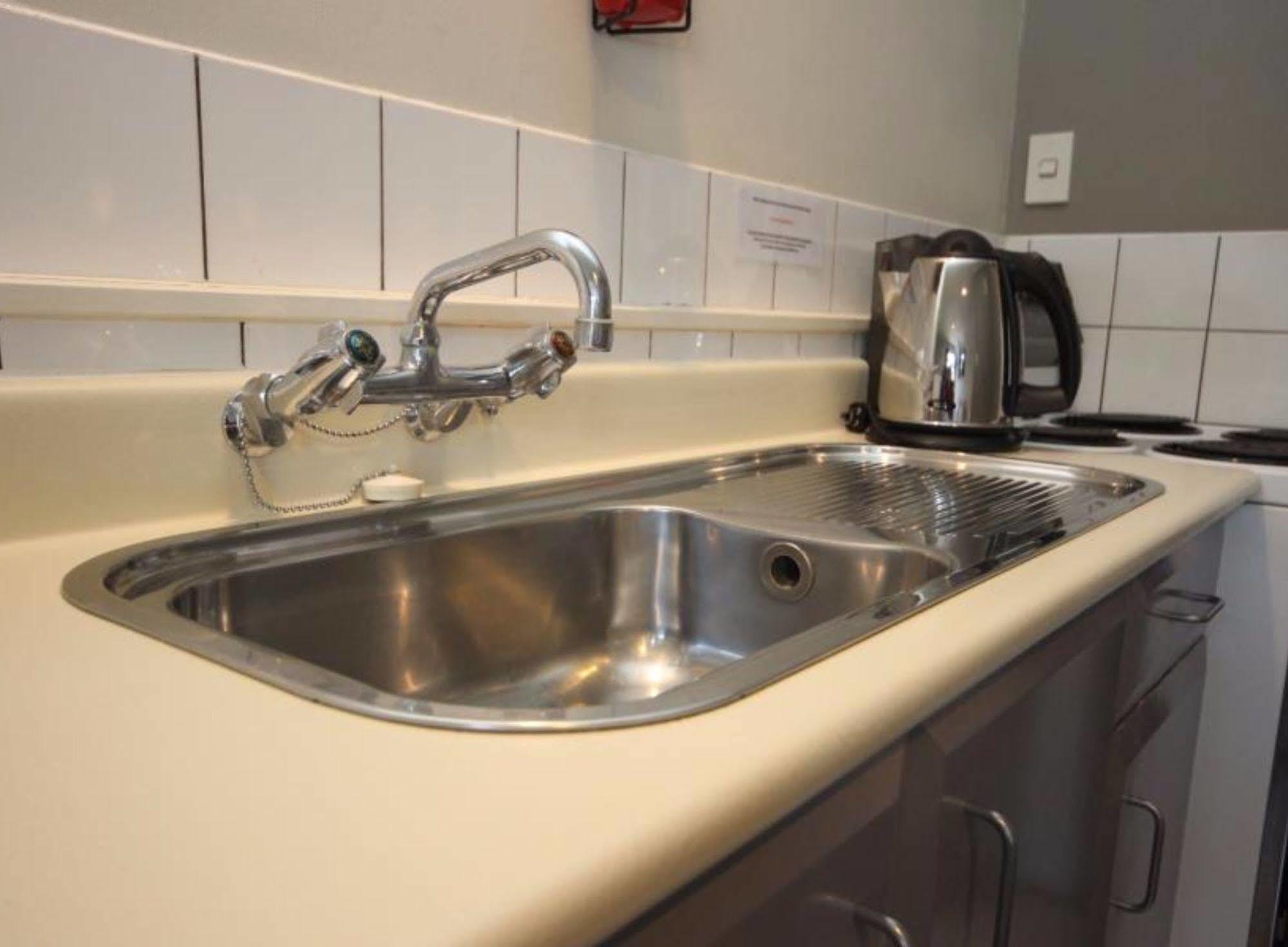 Champers Motor Inn Lower Hutt Dış mekan fotoğraf