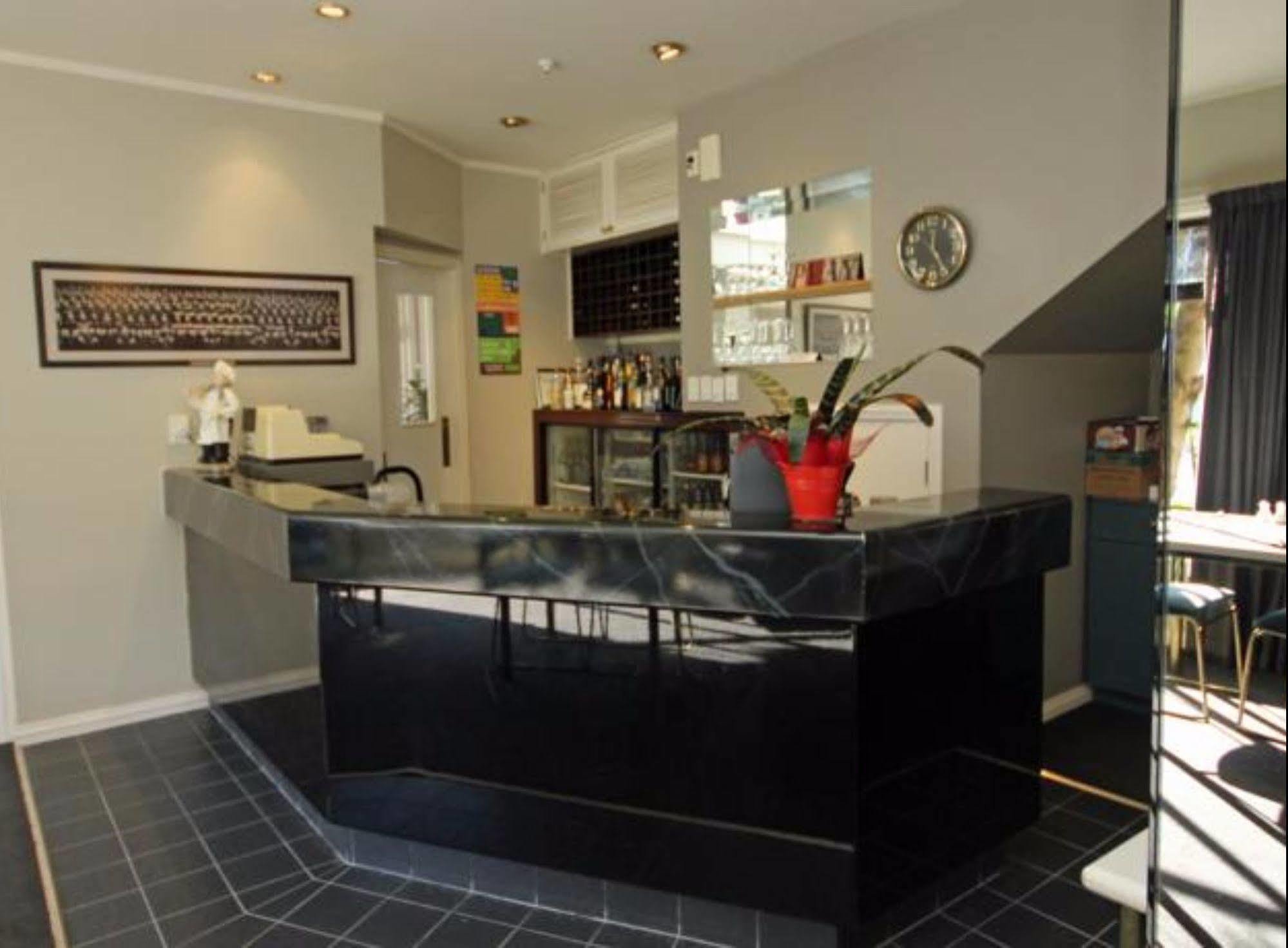 Champers Motor Inn Lower Hutt Dış mekan fotoğraf